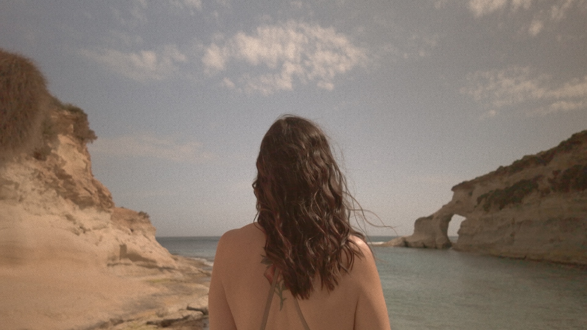 Happiness and unhappiness are like waves on the sea